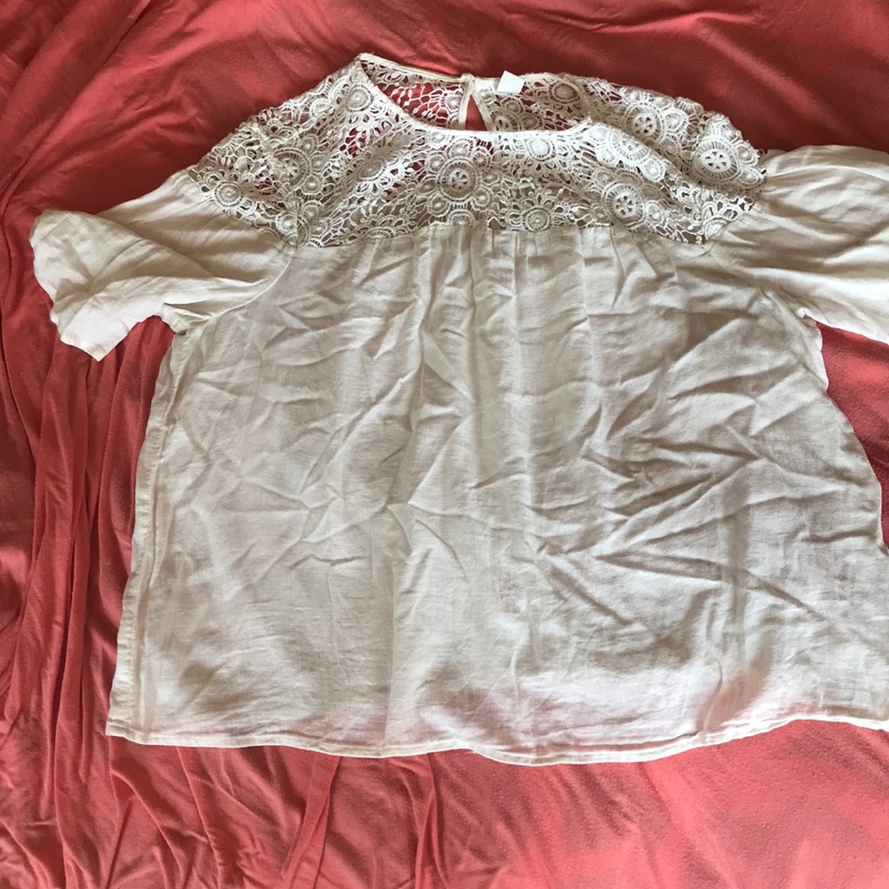 Old Navy cream & lace shirt